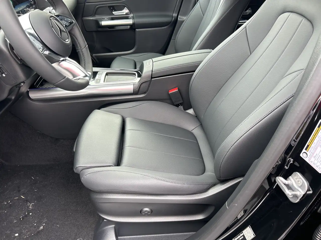 Mercedes-Benz GLA снимка Mercedes-Benz GLA