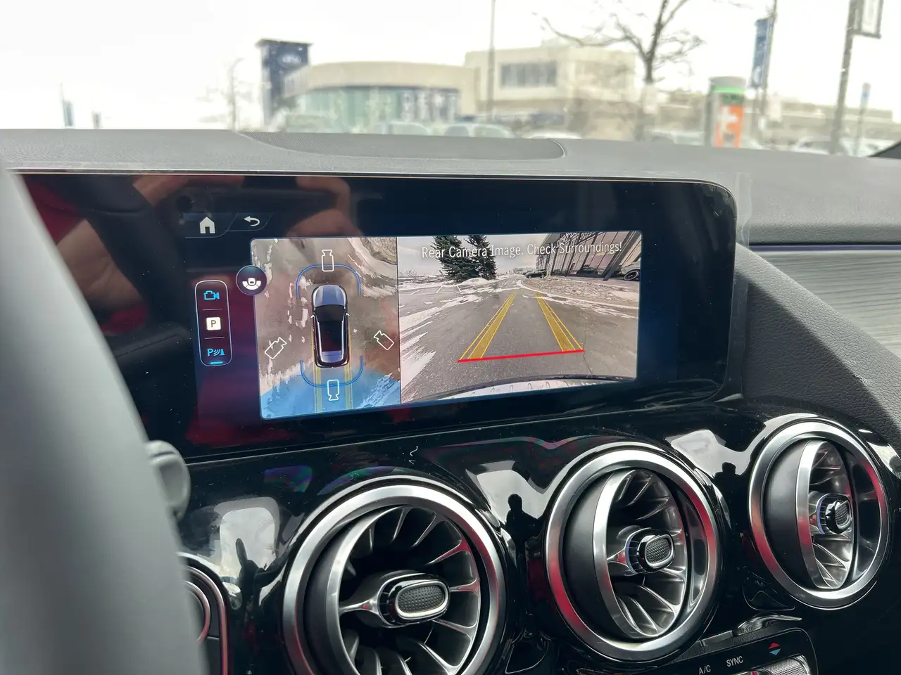 Mercedes-Benz GLA снимка Mercedes-Benz GLA