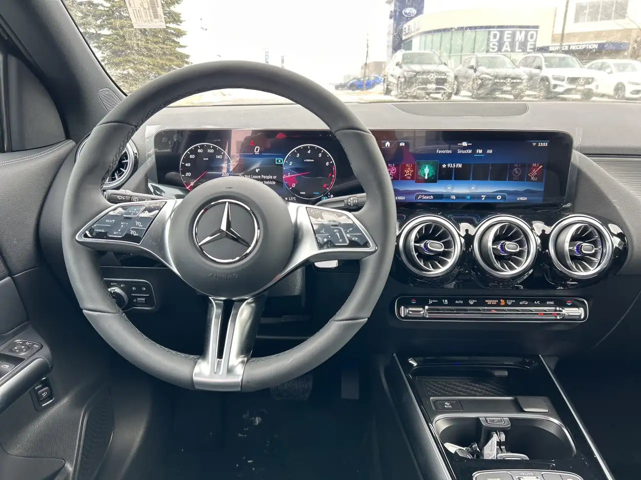 Mercedes-Benz GLA снимка Mercedes-Benz GLA