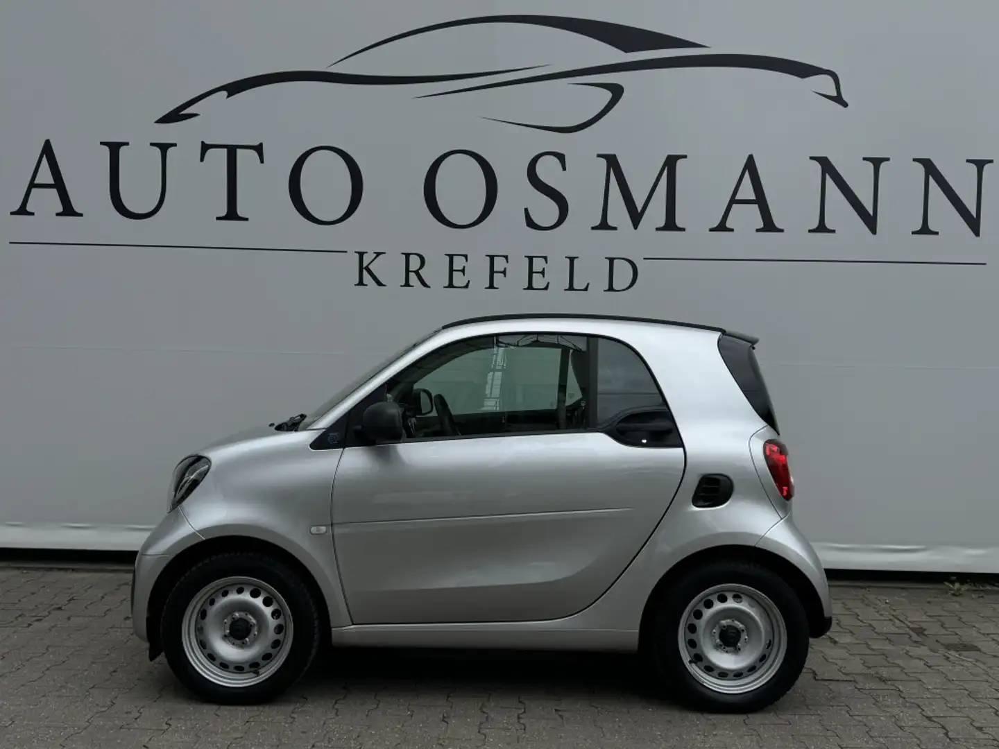 smart forTwo coupe EQ   Tempomat   1. Hand Silber - 2