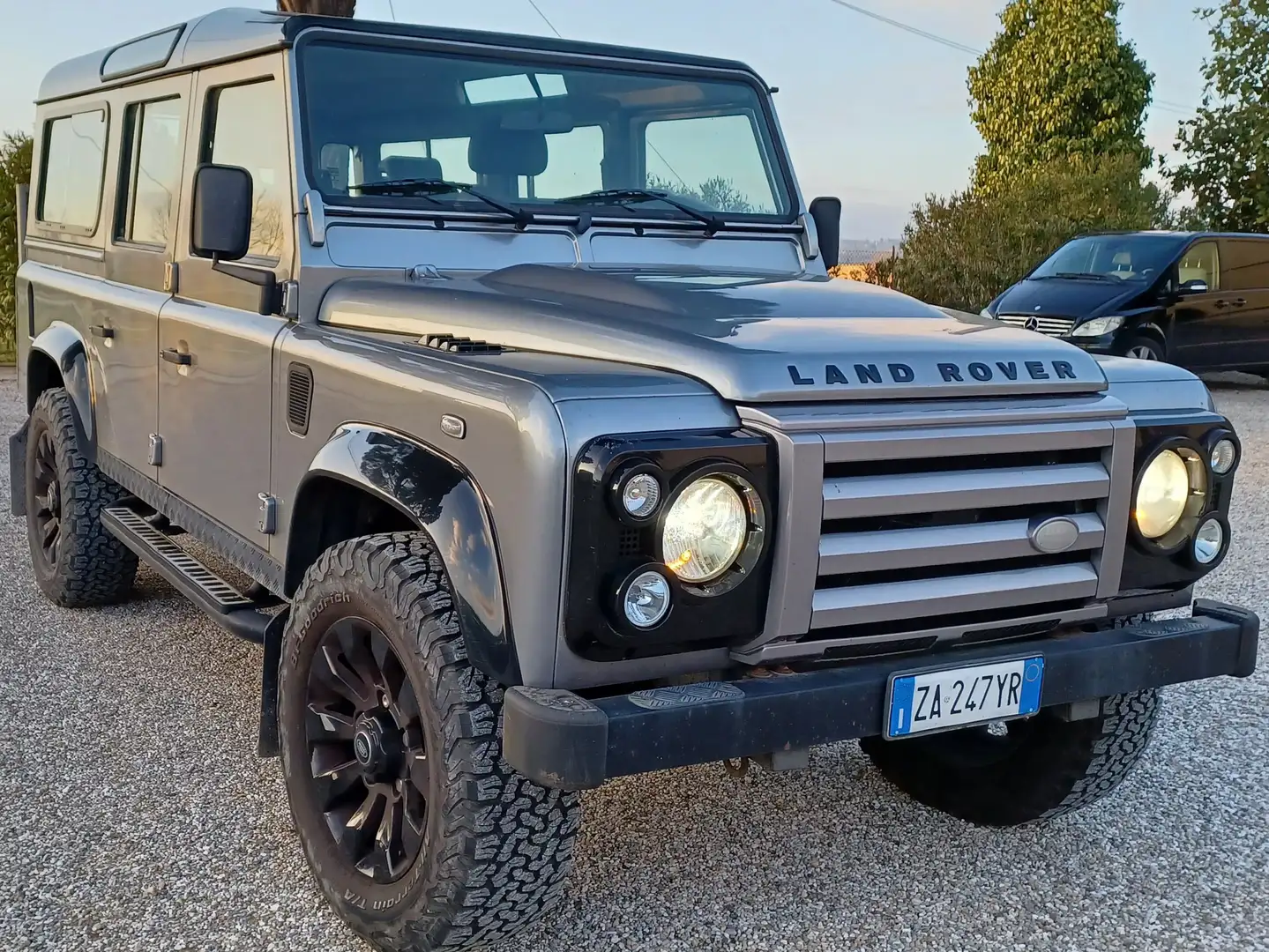 Land Rover Defender 110 Limited Edition ROUGH 2 Grigio - 1
