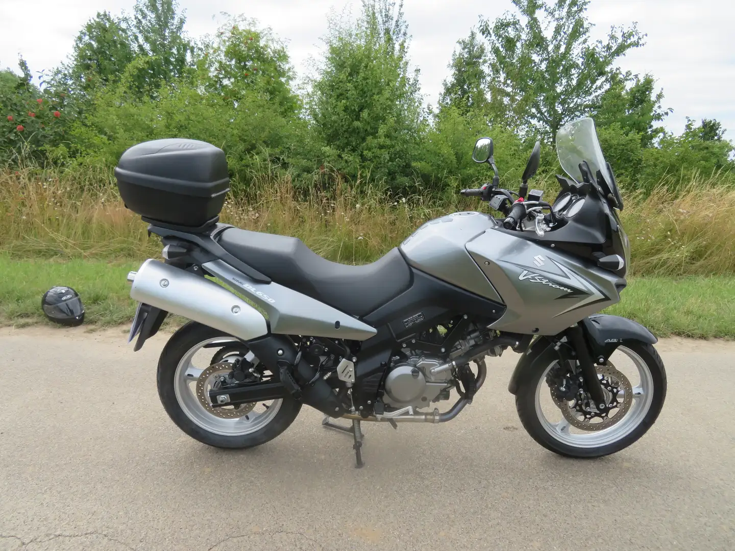 Suzuki V-Strom 650 V-Strom DL650A Stříbrná - 1