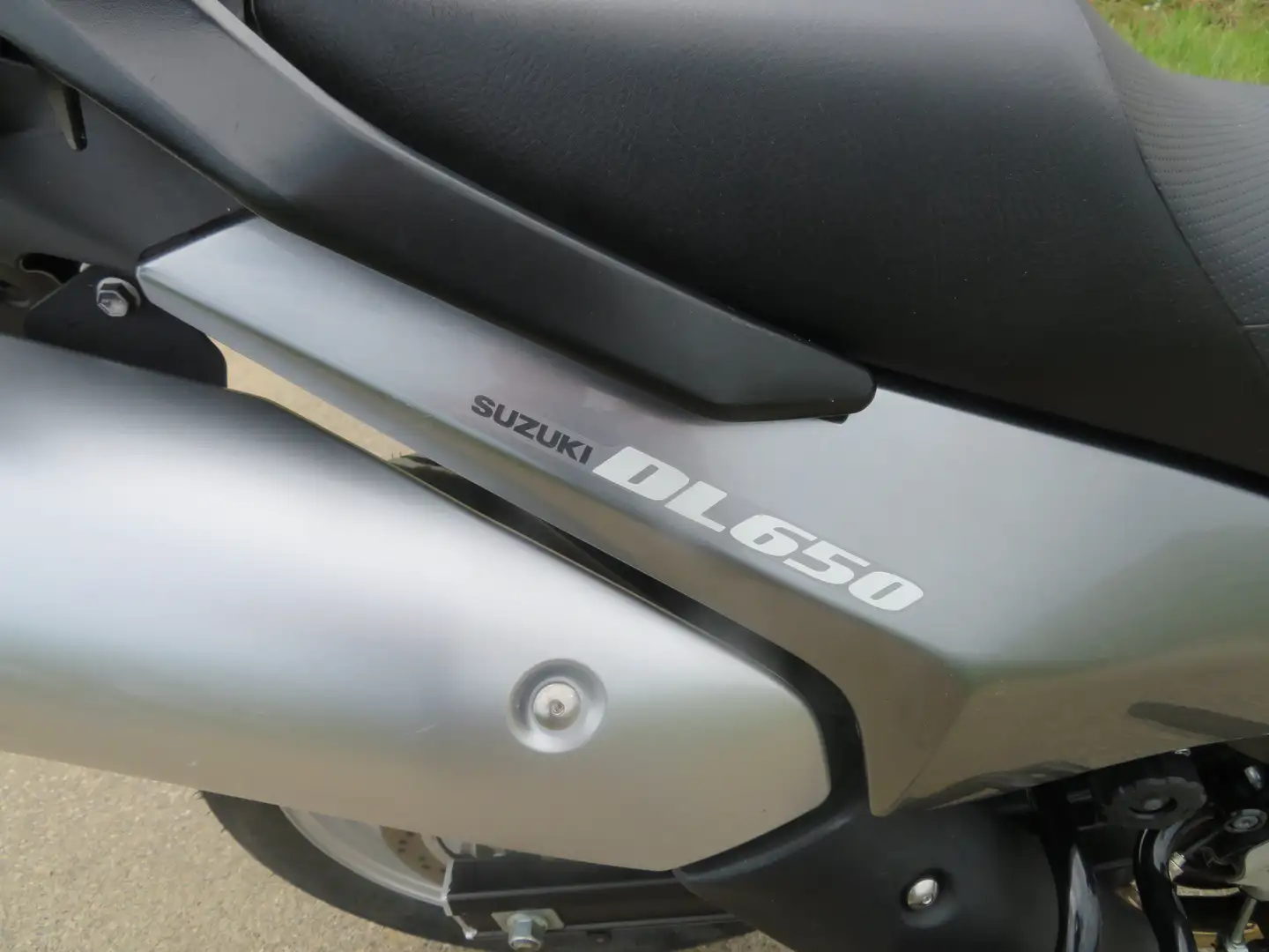 Suzuki V-Strom 650 V-Strom DL650A Stříbrná - 2