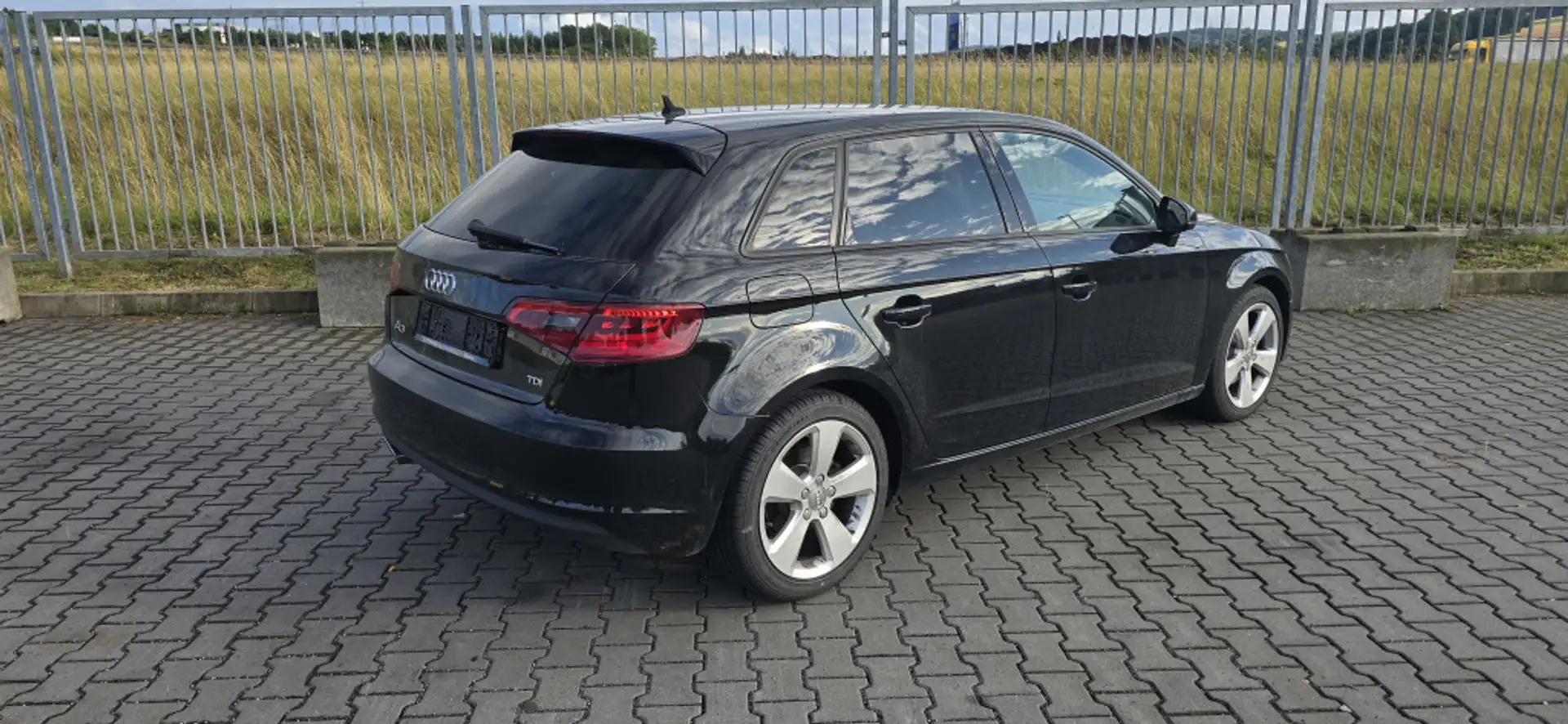 Audi A3 2.0 TDI S tronic Ambition Navi Xenon ACC Чорний - 2