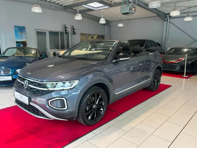 Volkswagen T-Roc view 2