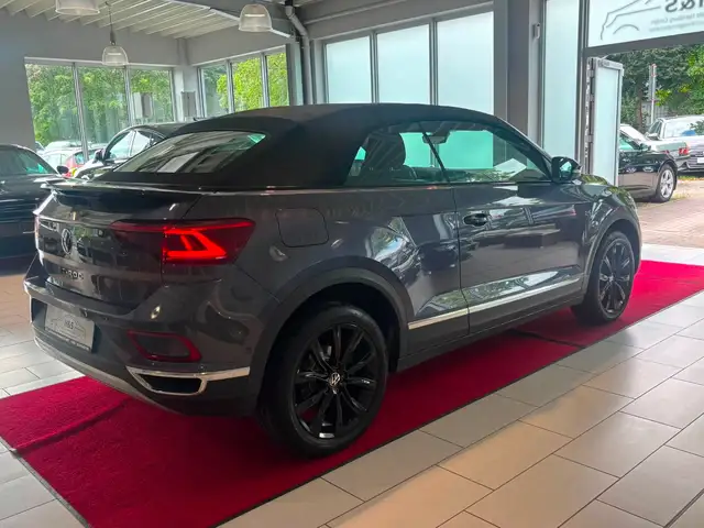 Volkswagen T-Roc view 9