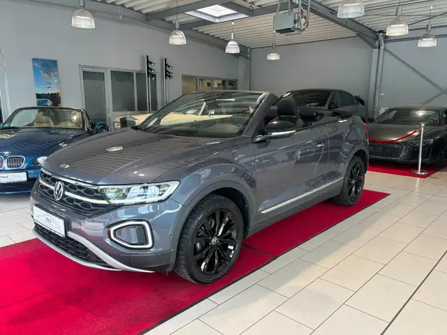 Volkswagen T-Roc view 2