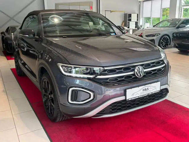 Volkswagen T-Roc view 11