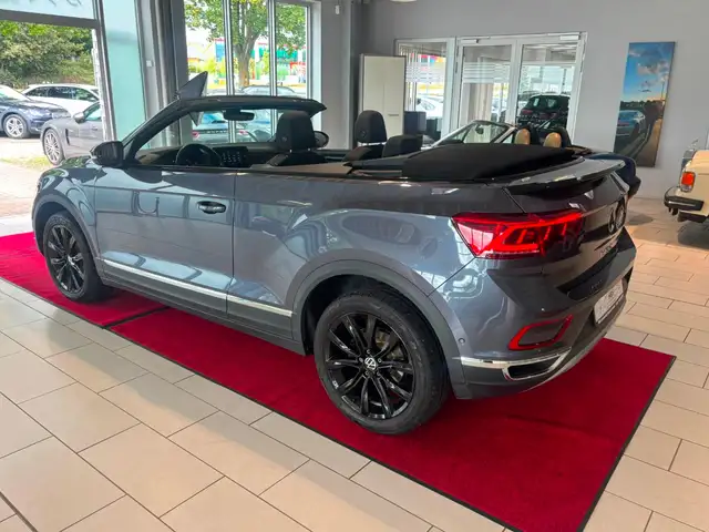 Volkswagen T-Roc view 4