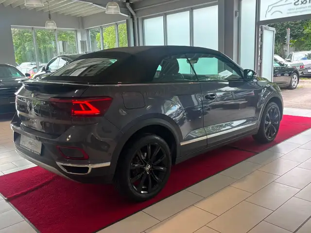 Volkswagen T-Roc view 9