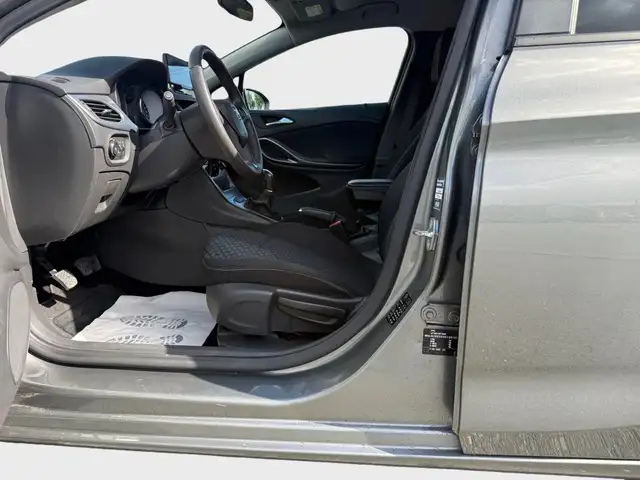 Opel Astra view 10