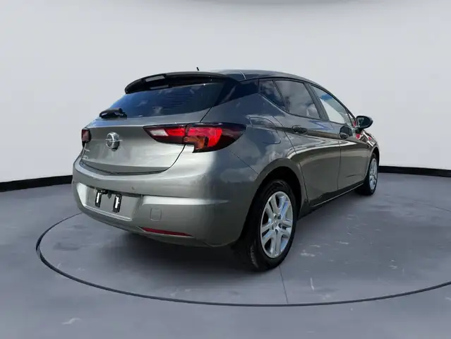 Opel Astra view 5