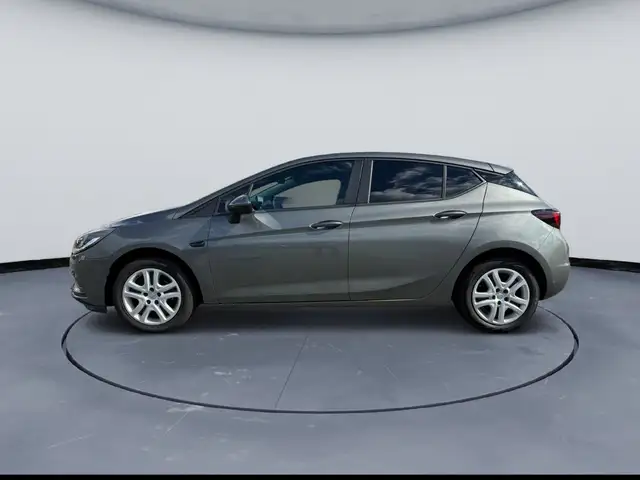 Opel Astra view 2