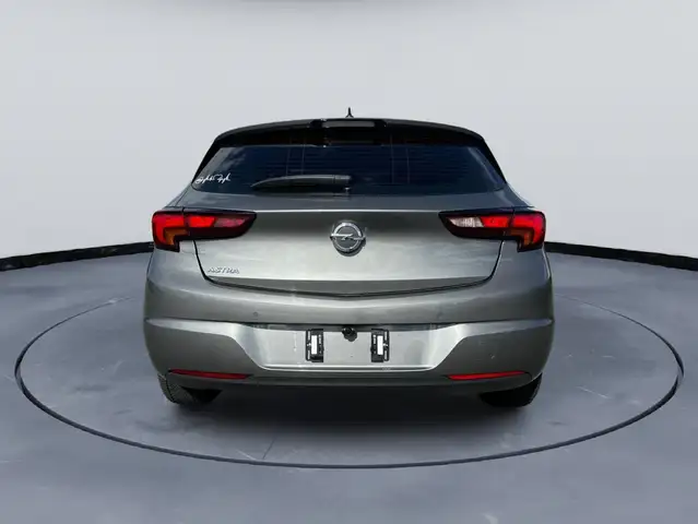 Opel Astra view 4