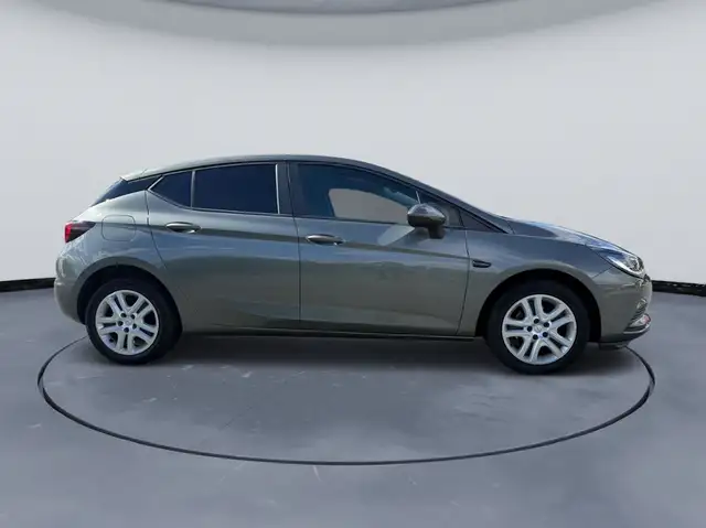 Opel Astra view 6