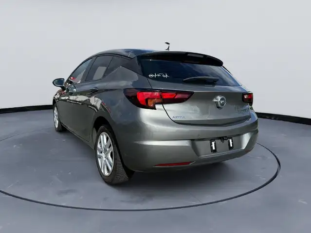 Opel Astra view 3