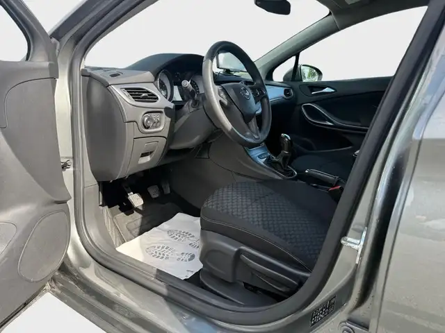 Opel Astra view 11