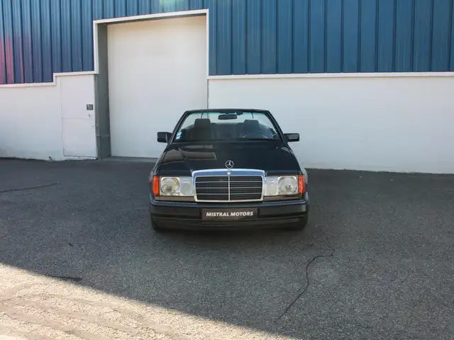 Mercedes-Benz 300 MERCEDES 300 3.0 i Cabriolet 300 CE-24 220 CH 6 cylindres