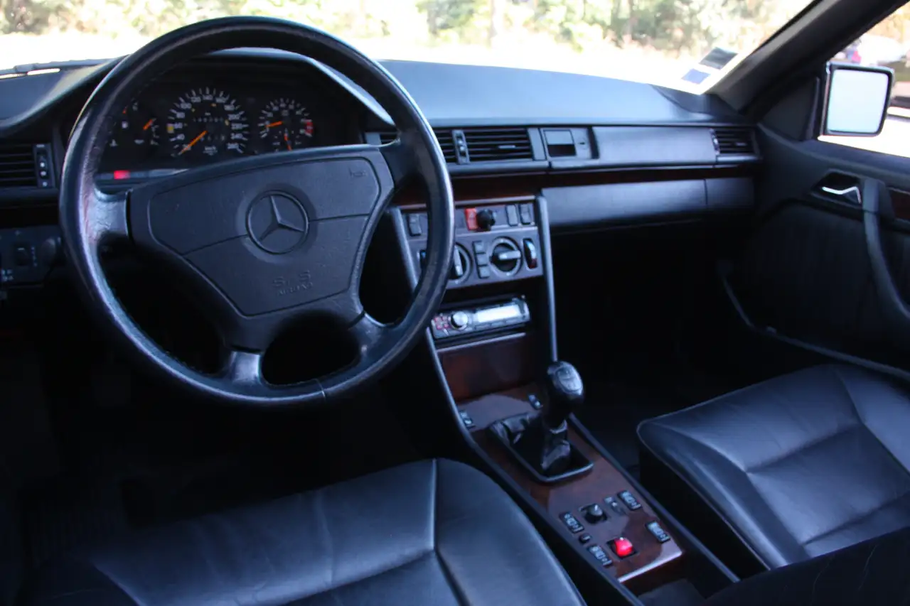 Mercedes-Benz 300 MERCEDES 300 3.0 i Cabriolet 300 CE-24 220 CH 6 cylindres, foto 10