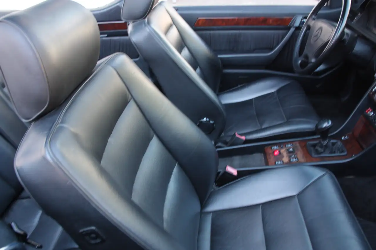 Mercedes-Benz 300 MERCEDES 300 3.0 i Cabriolet 300 CE-24 220 CH 6 cylindres, foto 8