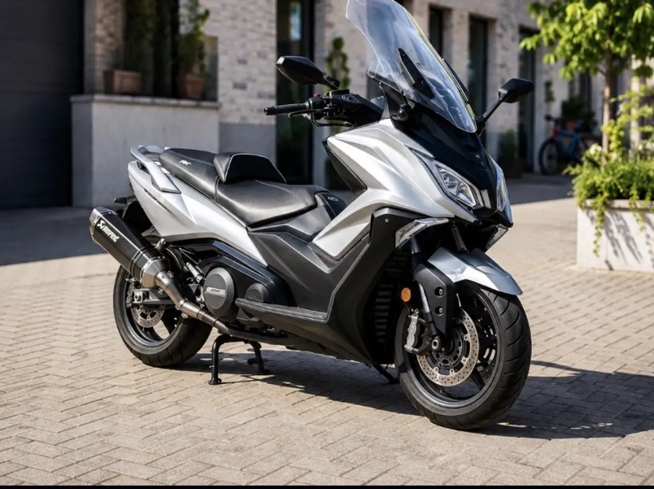 Kymco AK 550