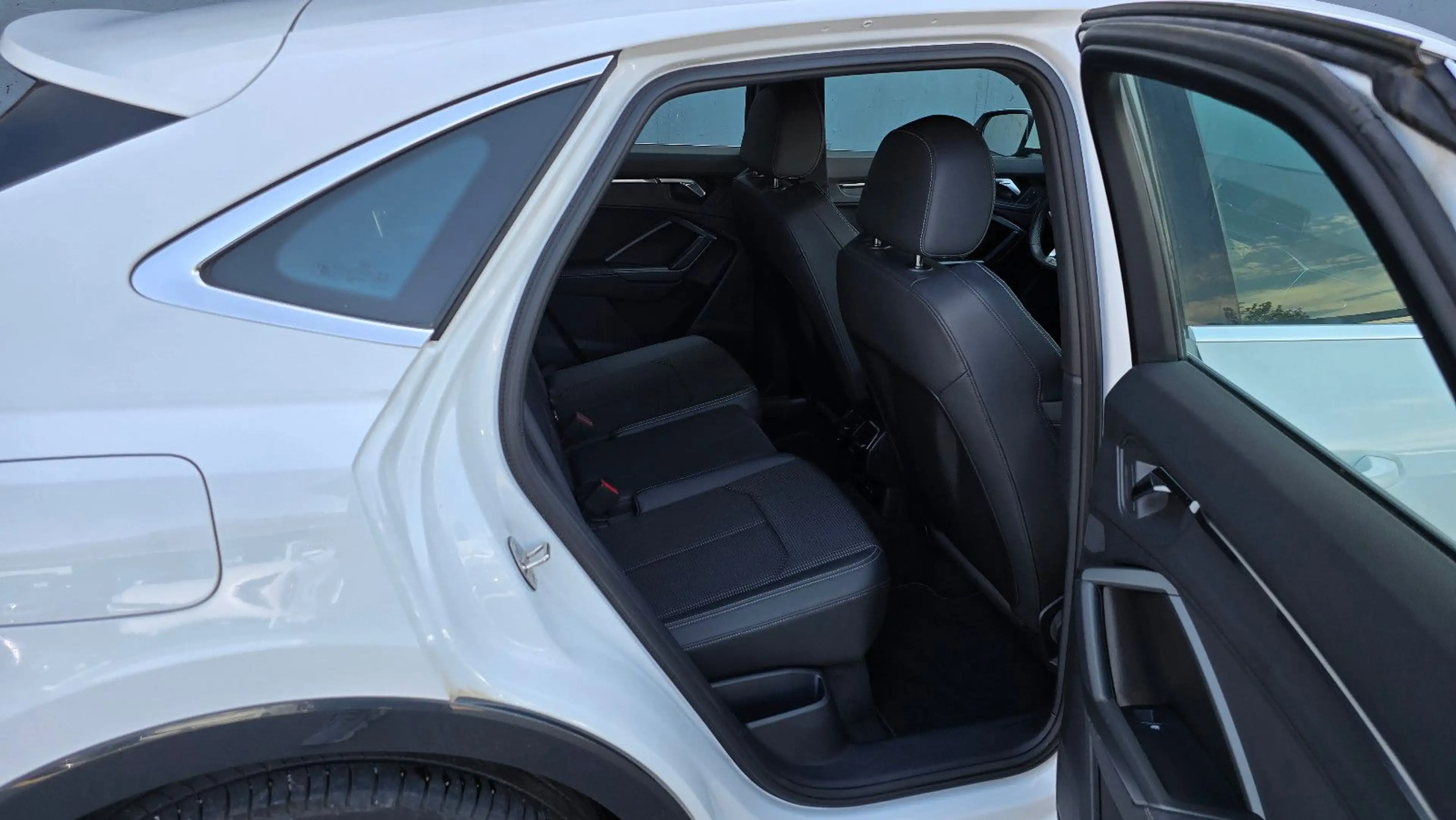 Audi Q3 35 TDI S tronic 3 x S line Sportback — photo 8