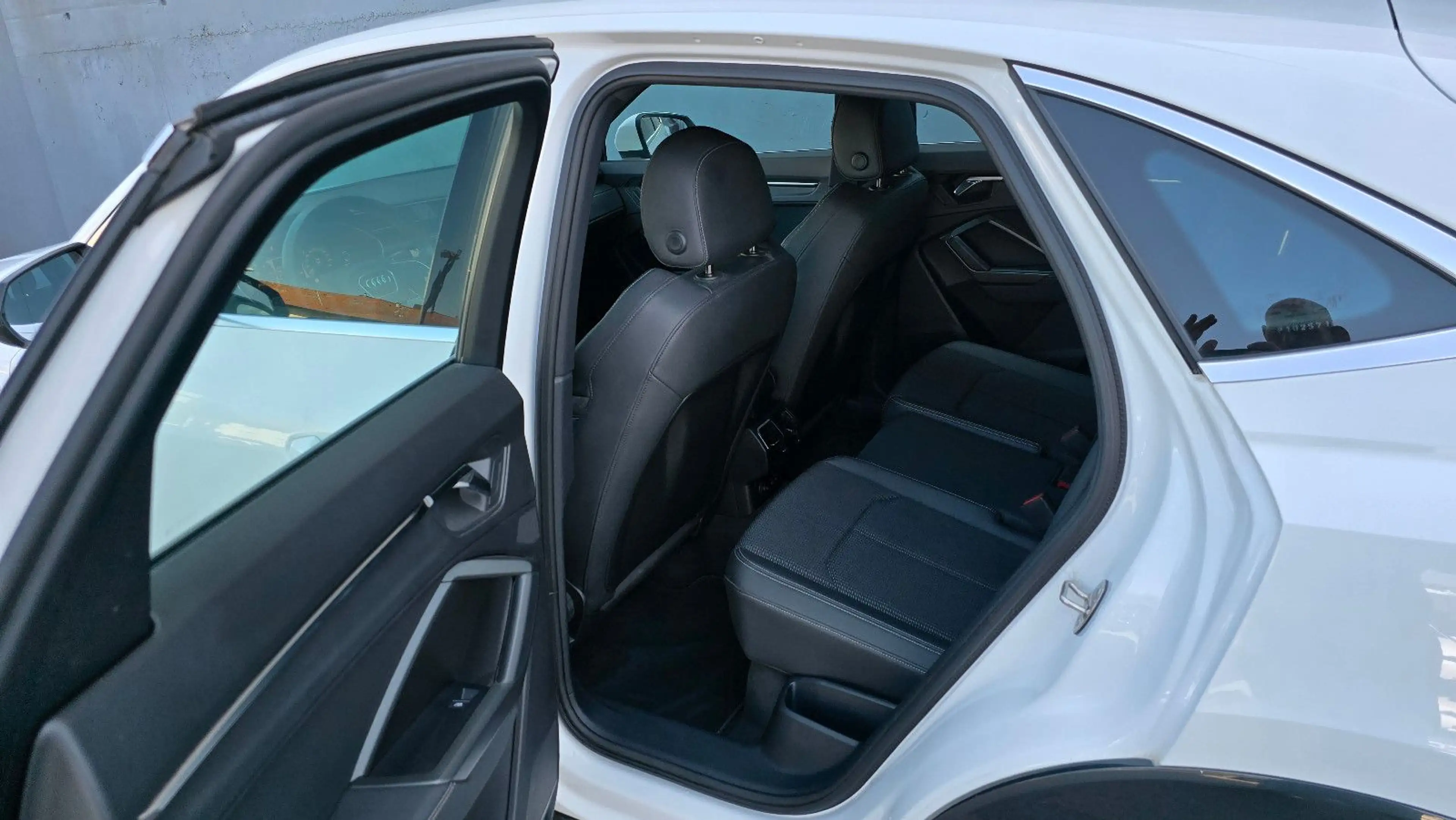 Audi Q3 35 TDI S tronic 3 x S line Sportback — photo 9