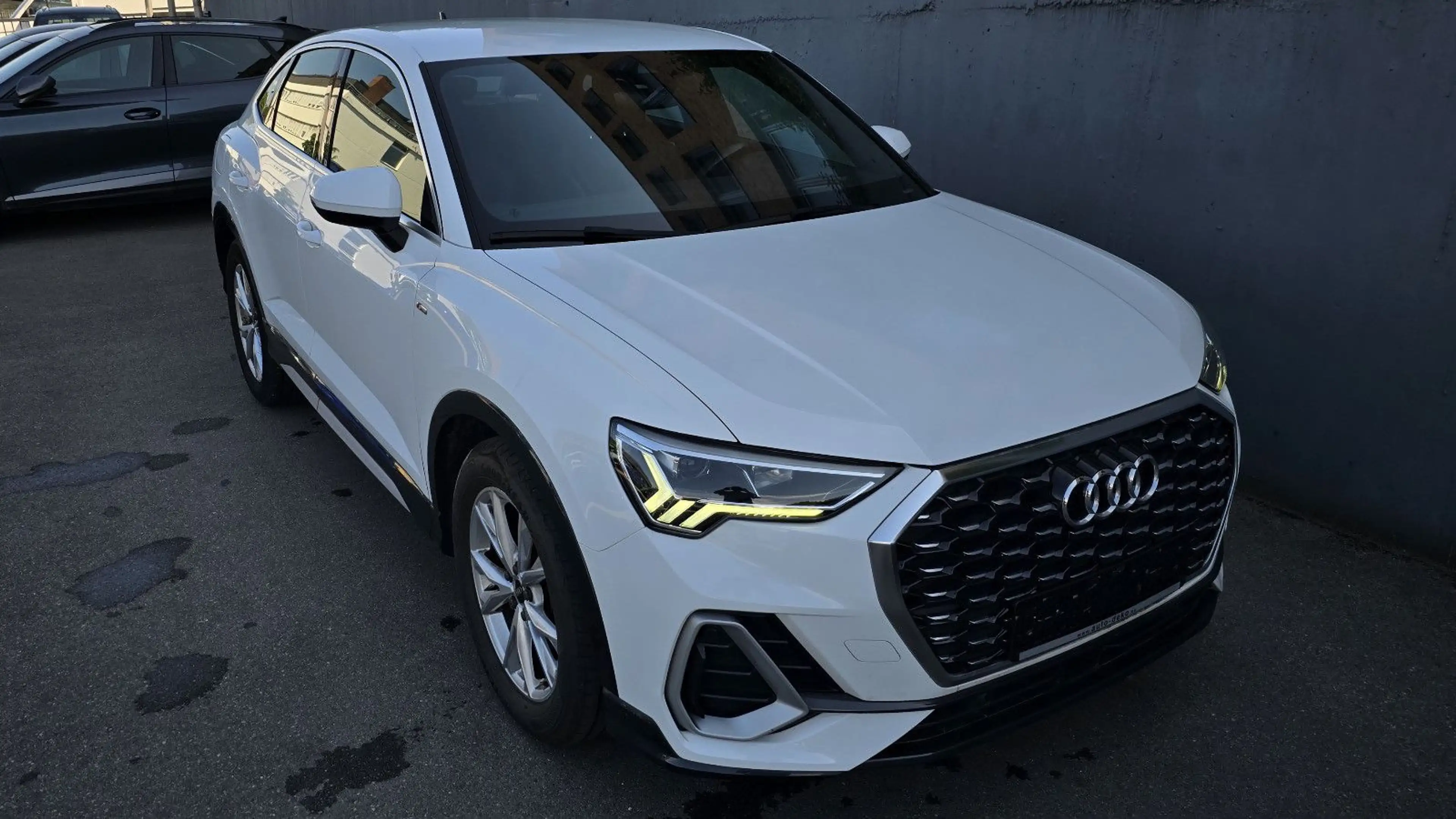 Audi Q3 35 TDI S tronic 3 x S line Sportback — photo 2