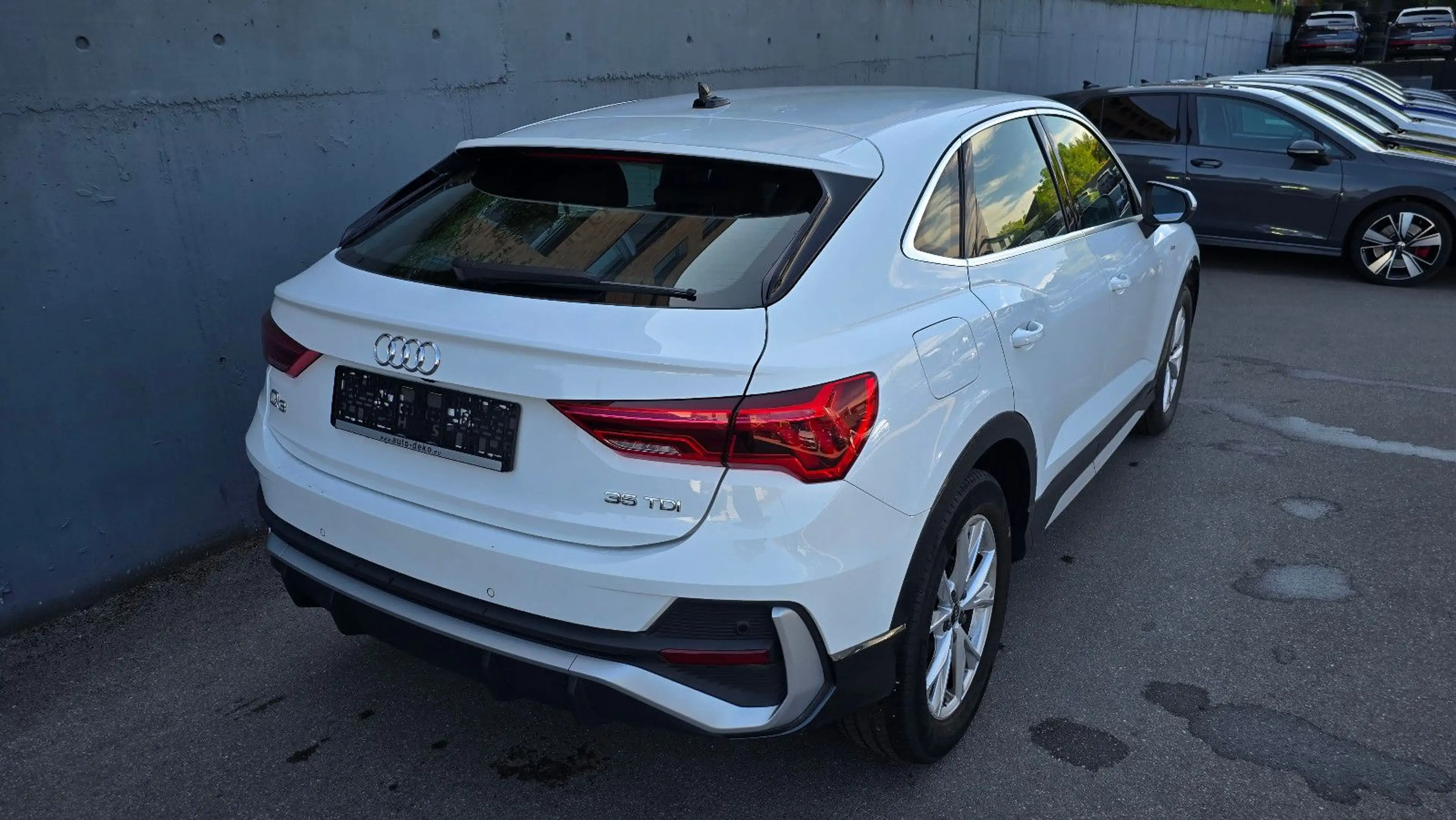 Audi Q3 35 TDI S tronic 3 x S line Sportback — photo 4