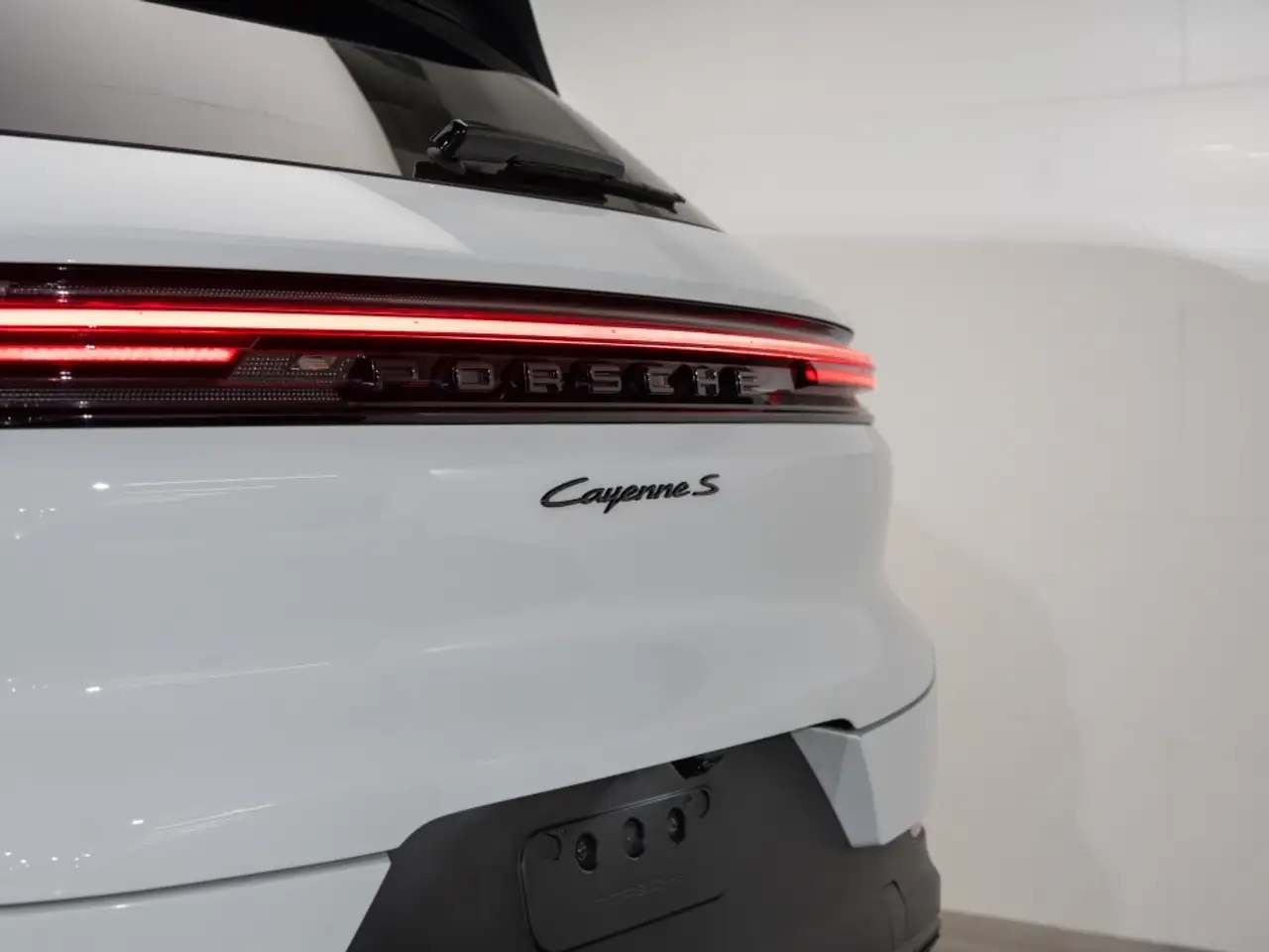 Porsche Cayenne снимка Porsche Cayenne