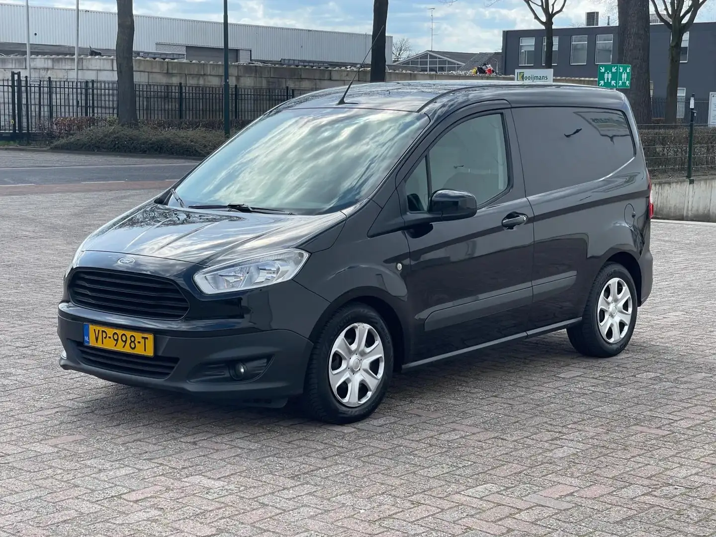 Ford Transit Courier 1.5 TDCI 75pk Trend Czarny - 1