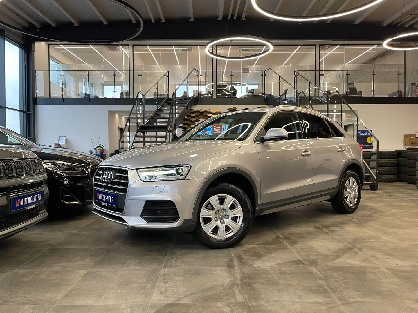 Audi Q3 design quattro *BI-XENON*PDC*NAVI*SHZ*MFL*LED Silber - 1