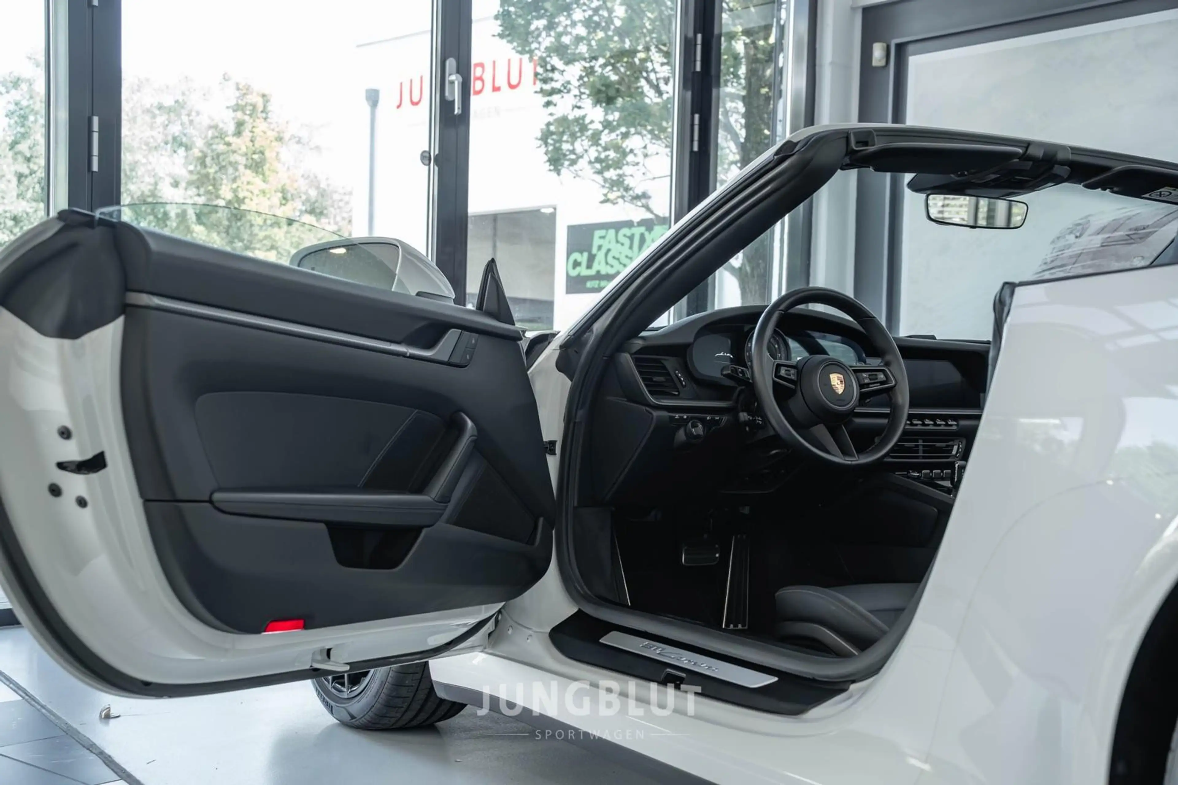 Porsche 992 Porsche 992.1 Carrera Cabrio + 1. HAND + 90l TANK — photo 5