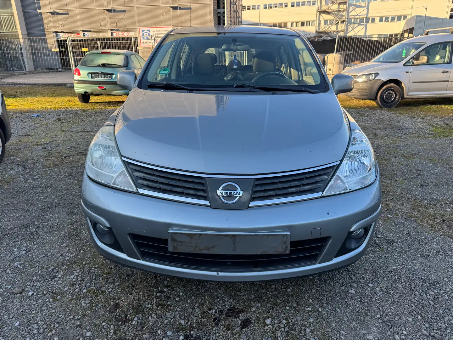 Nissan Tiida Tiida Fließheck 1.6 visia Grau - 1