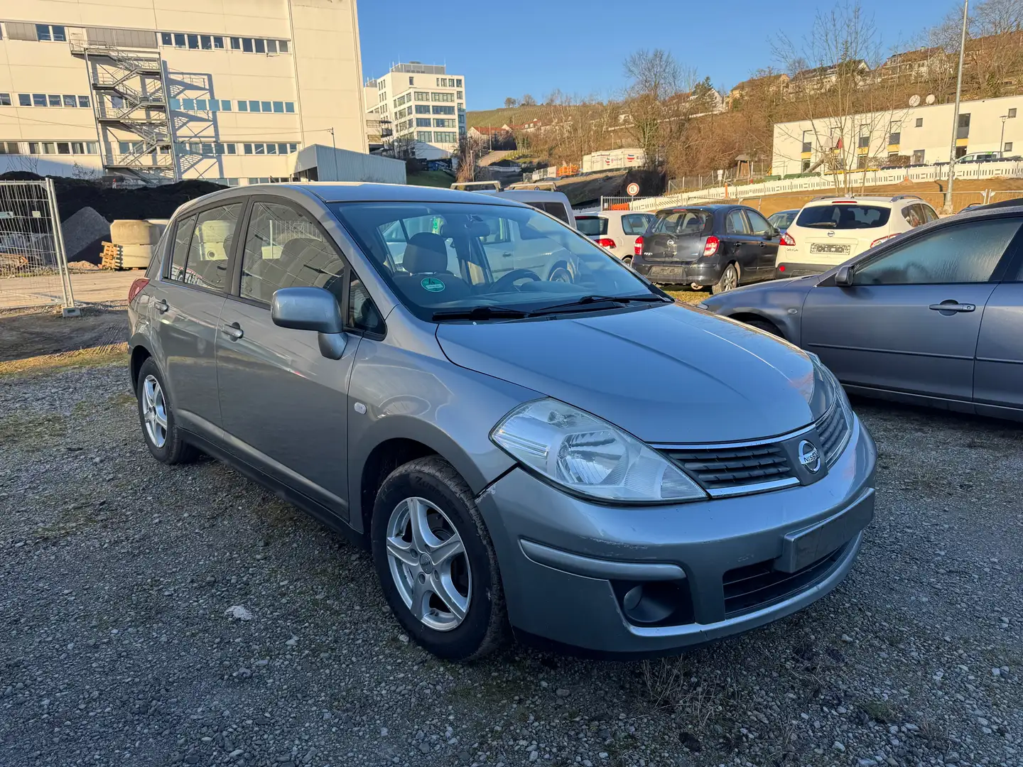Nissan Tiida Tiida Fließheck 1.6 visia Grau - 2