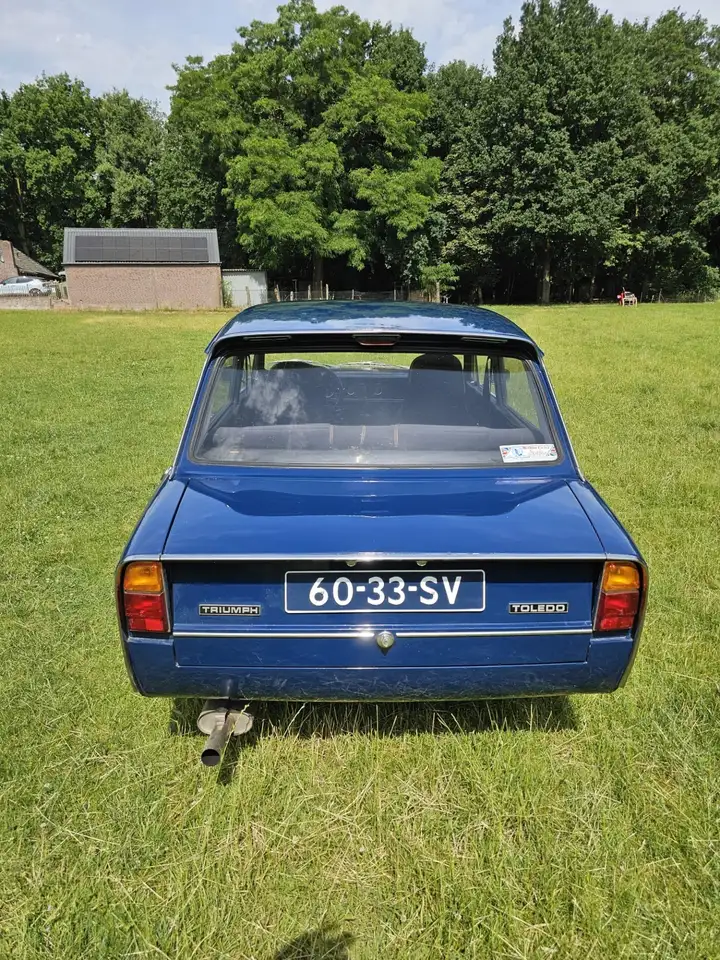 Triumph Saloon coach, foto 5