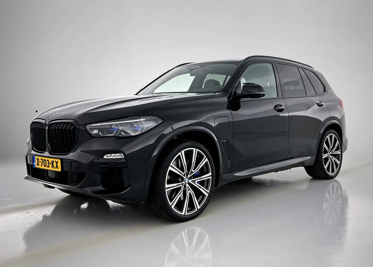 BMW X5 XDrive45e High Executive M-sport AANBIEDING!!! (Pa Zwart - 1