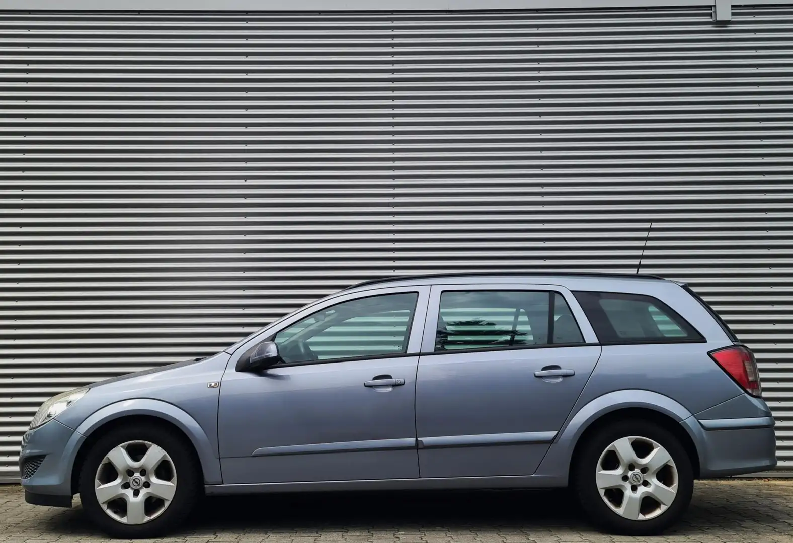 Opel Astra Wagon 1.7 CDTi Business H6 03-2007 Grijs Metallic Grijs - 2