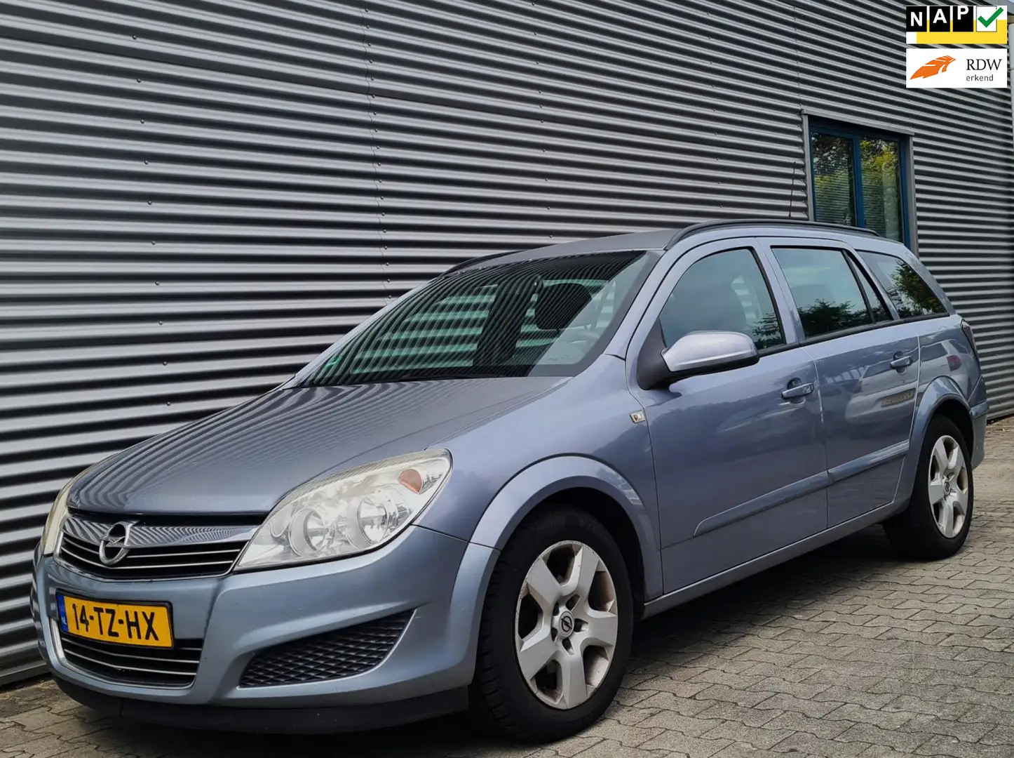 Opel Astra Wagon 1.7 CDTi Business H6 03-2007 Grijs Metallic Grijs - 1