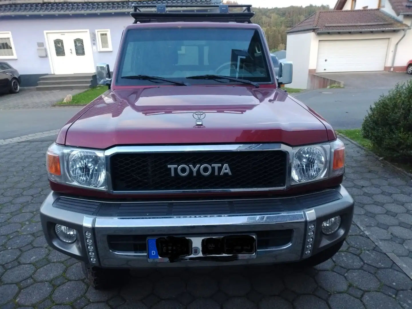 Toyota Land Cruiser GRJ 76 LX Rojo - 1
