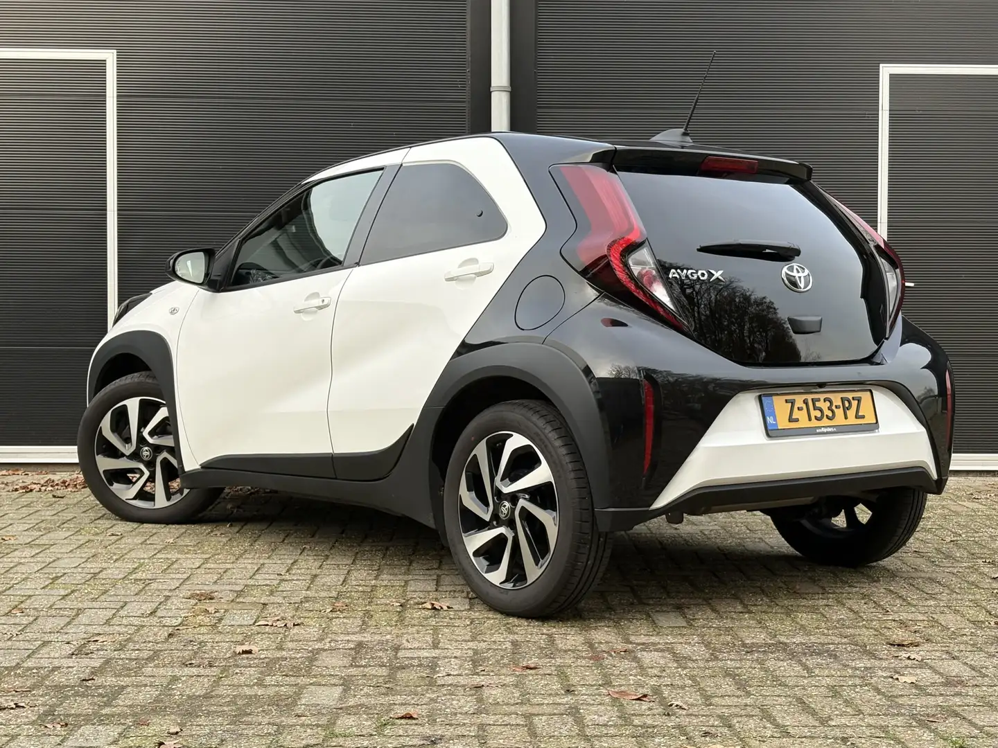 Toyota Aygo X 1.0 VVT-i MT Pulse | Camera | Carplay | NL-auto Wit - 2