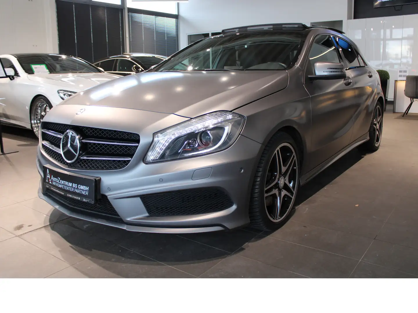Mercedes-Benz A 250 AMG Night *PANO*CAM*KLIMA*SHZ*LED* Grau - 2