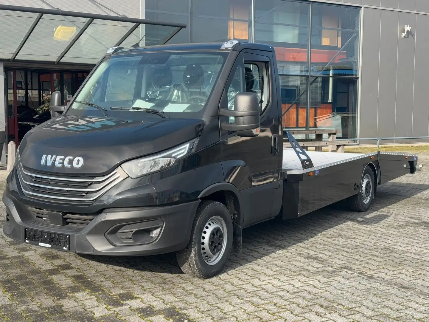 Iveco 35S18 180 ps Autotransporter Aut. Navi, Neu Schwarz - 2