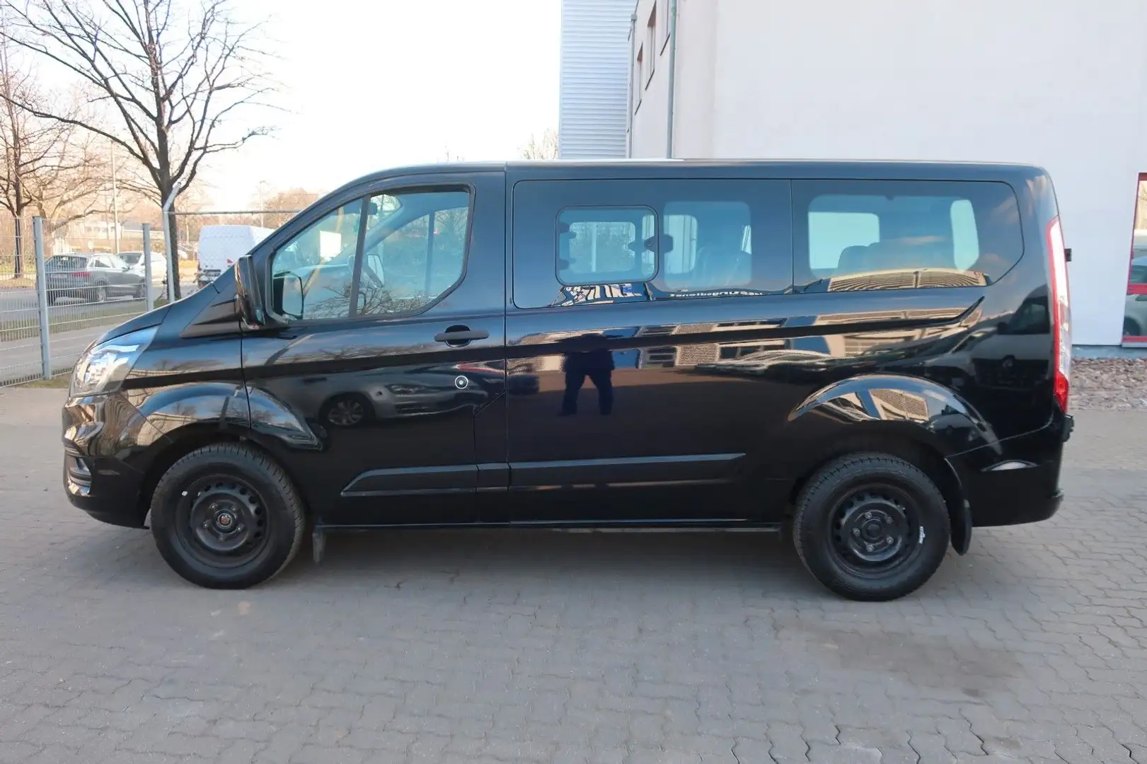 Ford Transit /Tourneo Custom 320 L1 Trend Klima 9Sitze Schwarz - 2