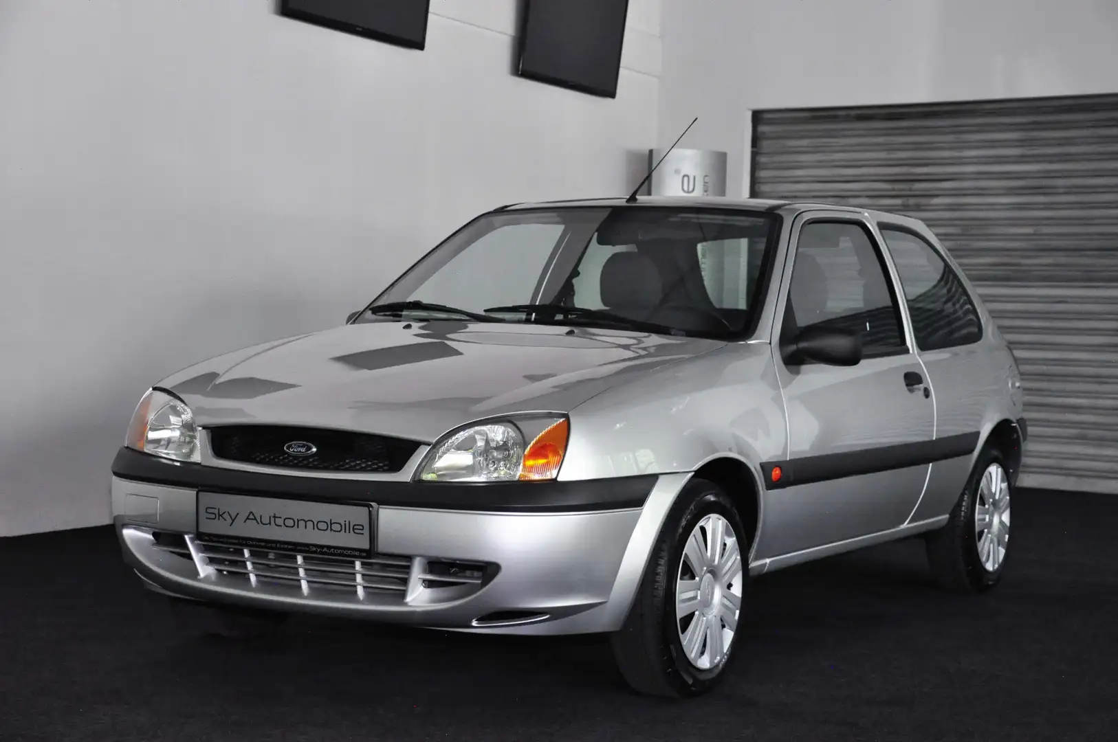 Ford Fiesta ! Erst 030.197 km ! Aus 1. Hand (83 Jahre) ! Argent - 1