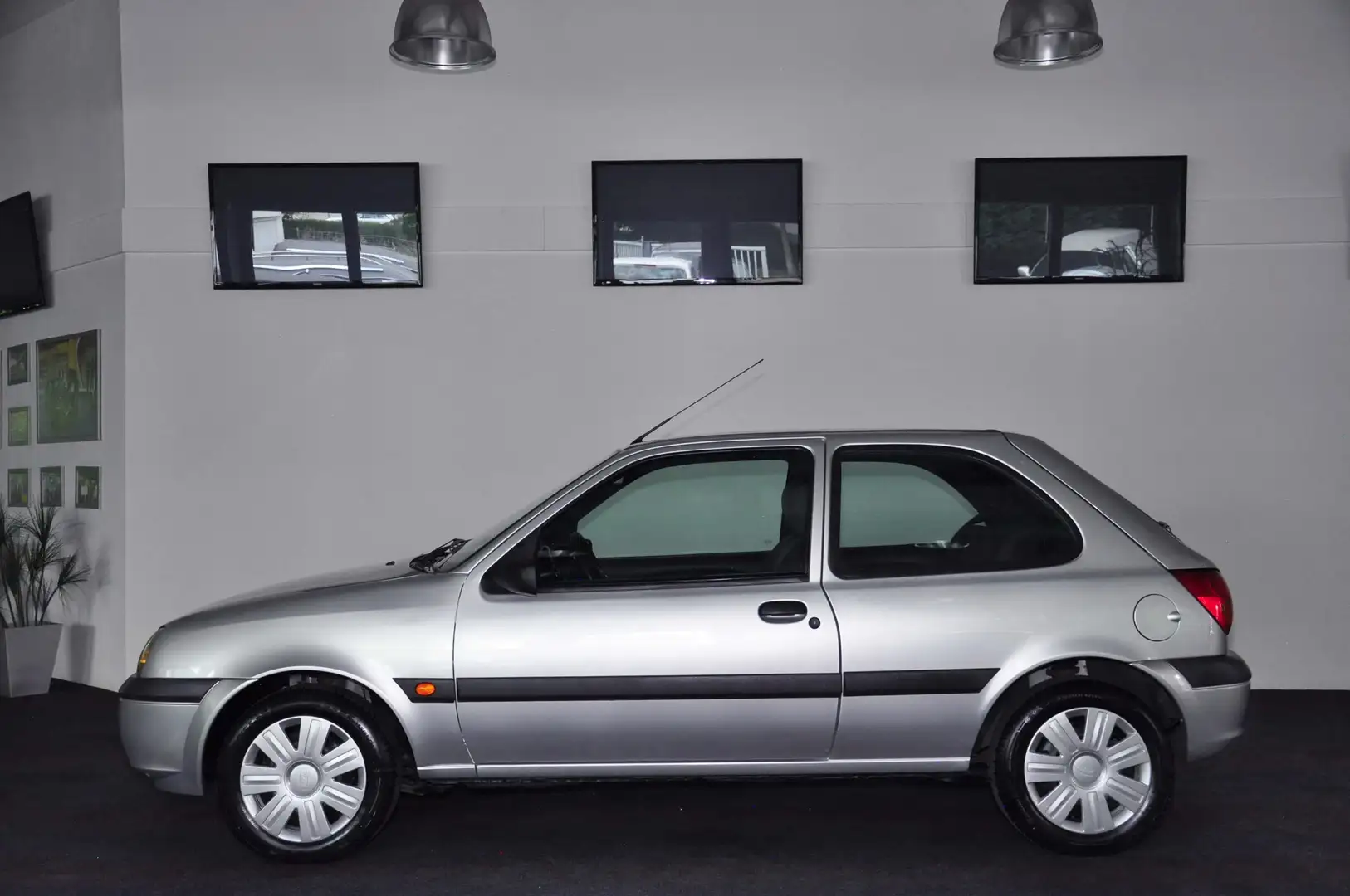 Ford Fiesta ! Erst 030.197 km ! Aus 1. Hand (83 Jahre) ! Argent - 2