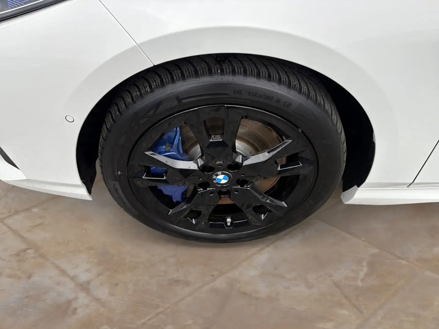 BMW 1er M Coupé M135 xDrive / NP= 64.140,- / Adapt. LED / HeadUp Weiß - 2