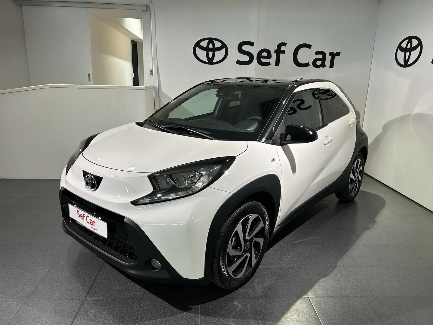 Toyota Aygo X 1.0 VVT-i 72 CV 5 porte Trend KM 0 Bianco - 1