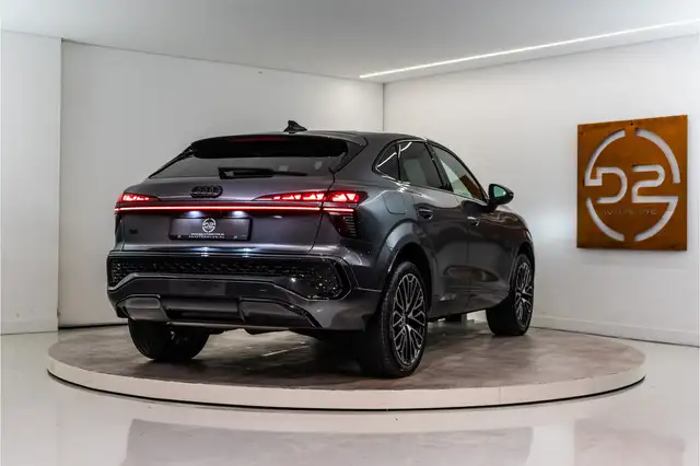 Audi Q3 view 5