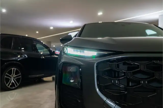 Audi Q3 view 9